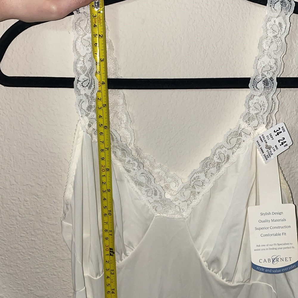 🌵NWT Vintage Elegant Lace-Trimmed IvoryNightgown! - Picture 5 of 9